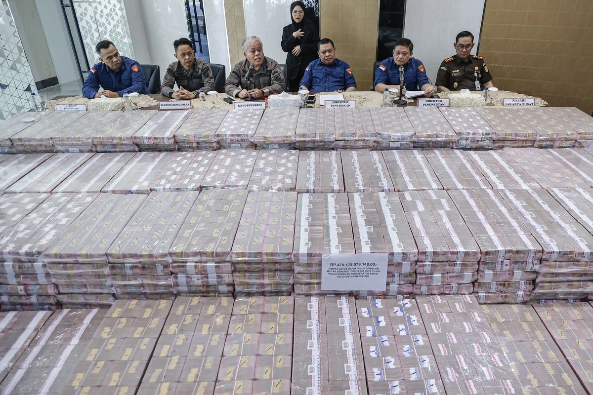 Ketika Rakyat Terhimpit, Elite Tenggelam dalam Penyimpangan