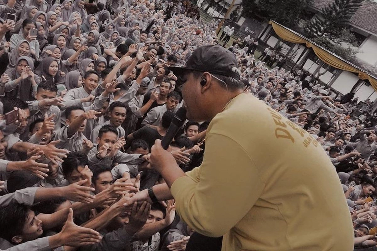 Menggantang Algoritma Kicau Mania