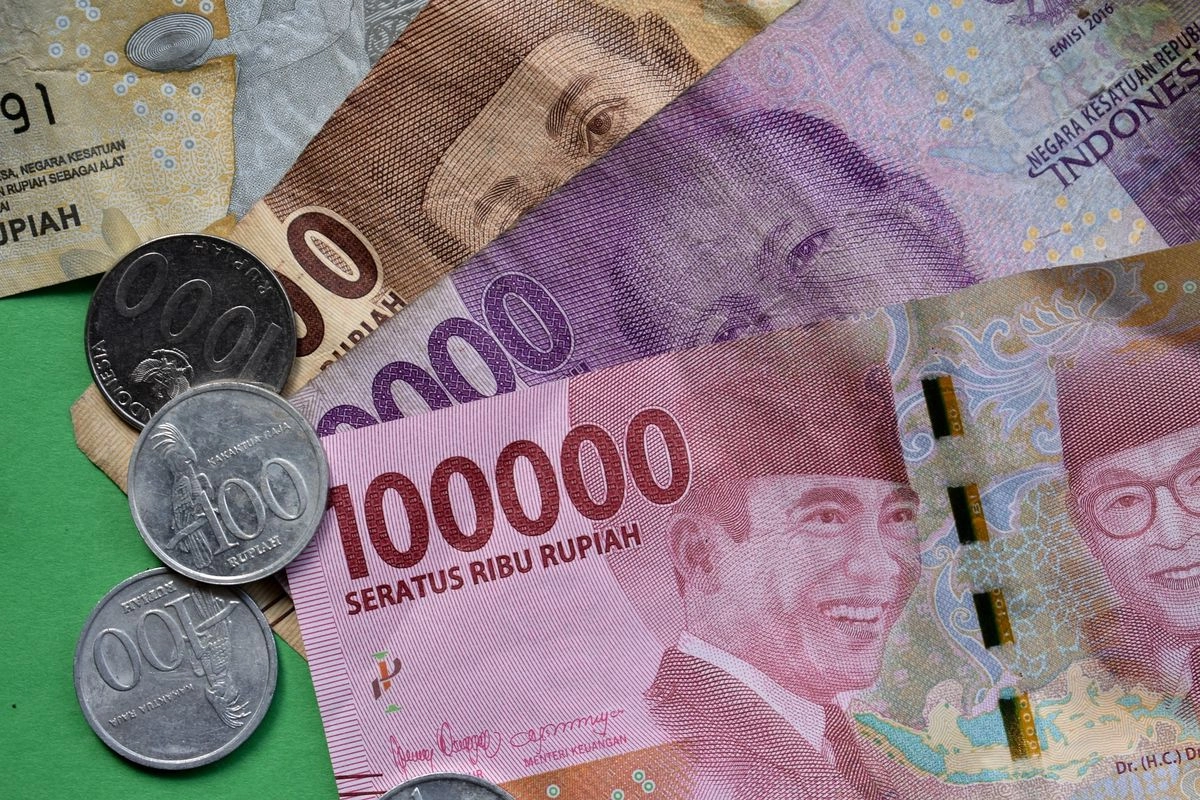 Rupiah Melemah ke Rp 17.744, Diprediksi Tembus Rp 17.800 Besok