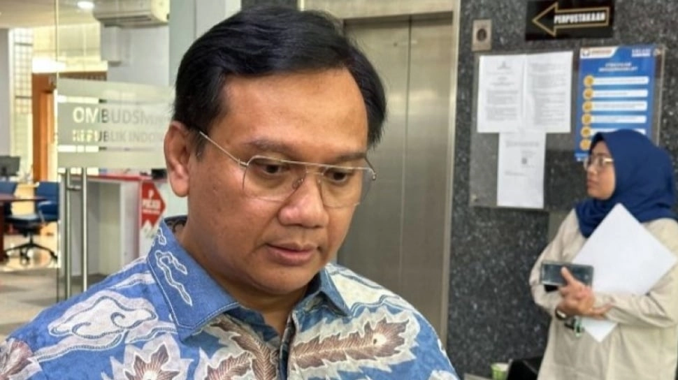 Didampingi Haris Azhar, Anggota Ombudsman Yeka Hendra Fatika Diperiksa Kejagung Soal Skandal Migor