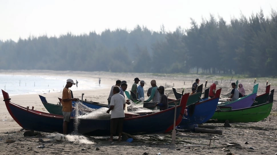 Ironi Awak Kapal Perikanan: Banting Tulang di Tengah Laut, Pulang Malah Nombok Utang ke Majikan