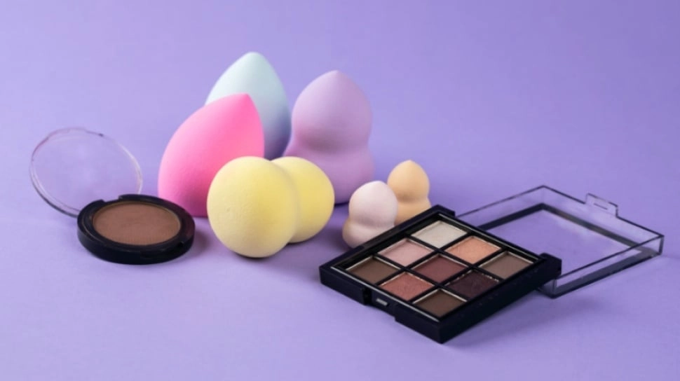 Spons Basah atau Kering, Mana yang Paling Bagus untuk Apply Foundation?