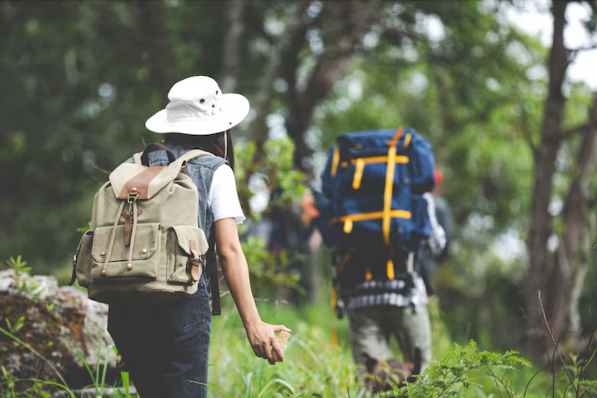 5 Zodiak yang Asyik Jadi Teman Traveling, Siapa Saja?