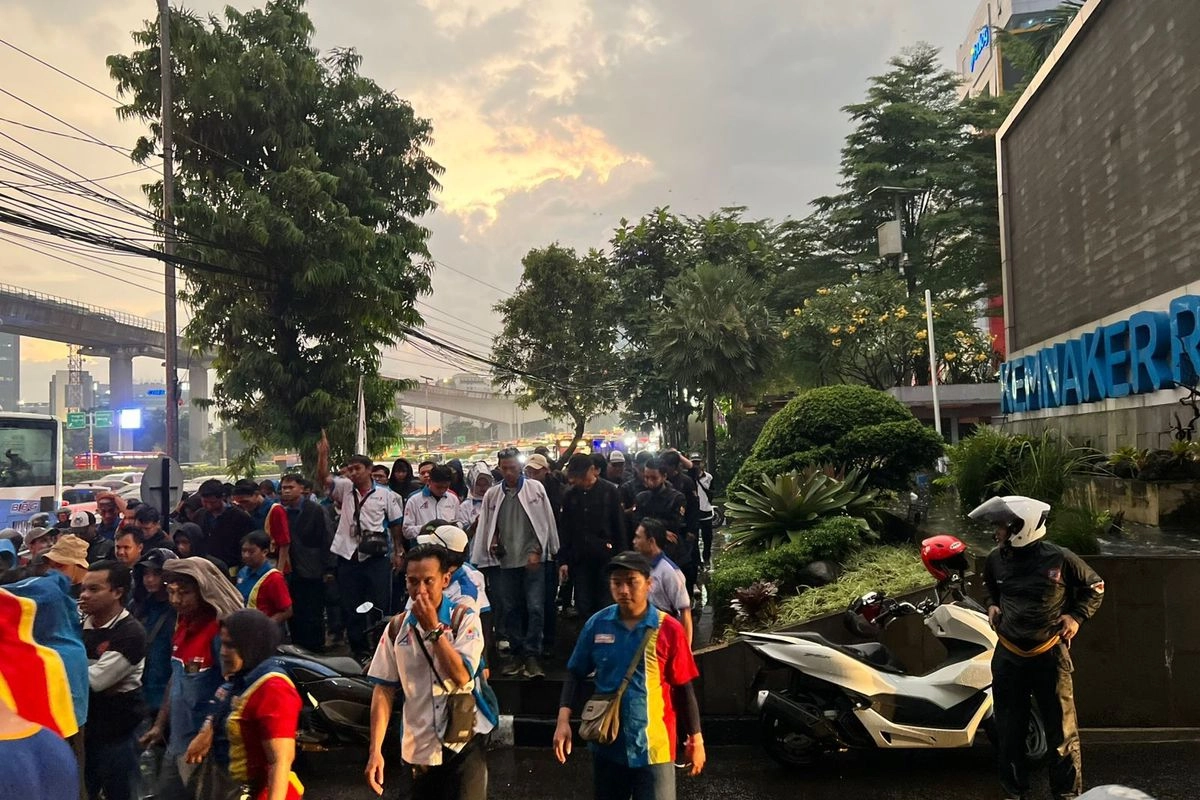 Difasilitasi Wamenaker, Kisruh Upah Lembur Hari Libur di Indomaret Berujung Kesepakatan dengan Pekerja
