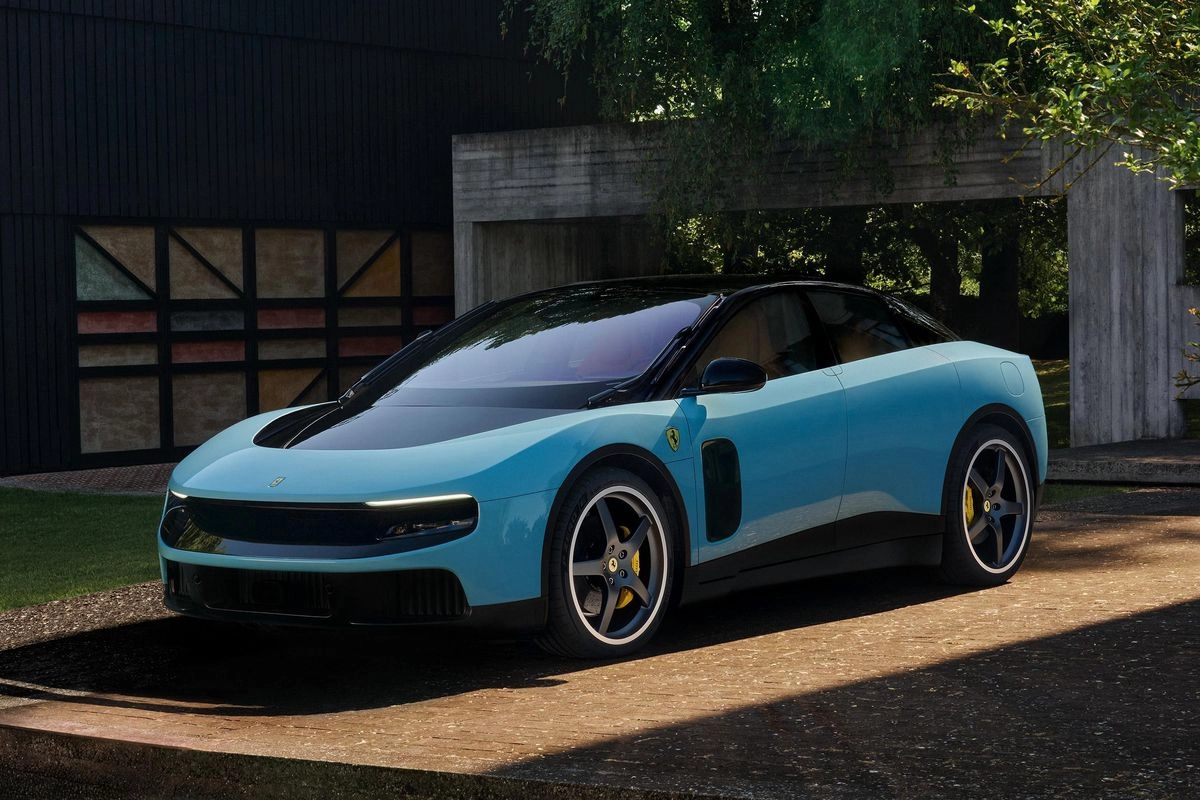 Mobil Listrik Pertama Ferrari Tuai Kritik, Saham Anjlok 8 Persen