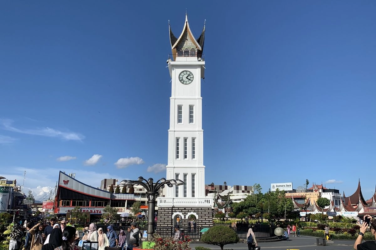 Peringatan 100 Tahun Jam Gadang Bukittinggi, Parade hingga Kaligrafi 100 Meter