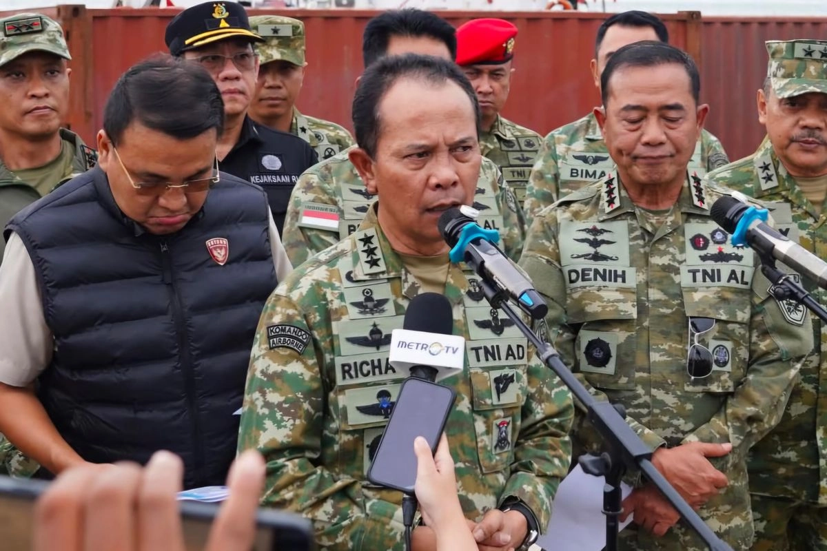 TNI AL Selidiki Pengiriman 25 Kontainer Mineral Diduga Radioaktif di Batam