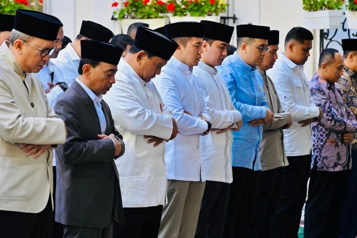 Khusuk Prabowo di Paris: Momen Salat Idul Adha hingga Salami Diaspora