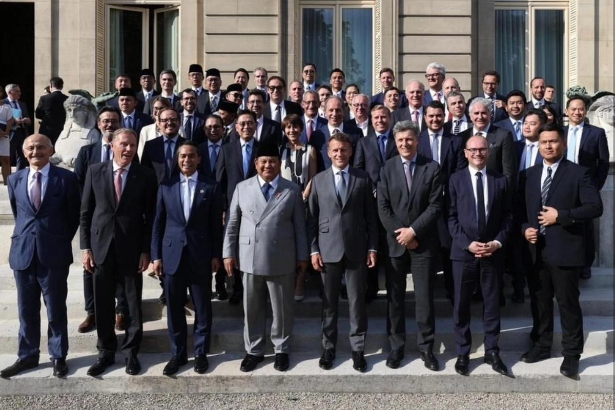 ''Double Reading'' Diplomasi Masif Prabowo ke Paris