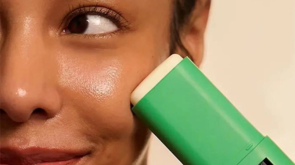 7 Sunscreen Stick Non-Comedogenic yang Nyaman untuk Kulit Berminyak dan Rentan Jerawat