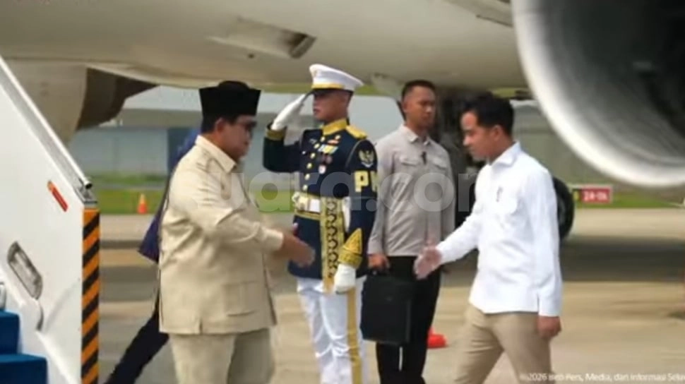 Prabowo Tiba di Indonesia Usai Kunjungan dari Prancis, Gibran Menyambut