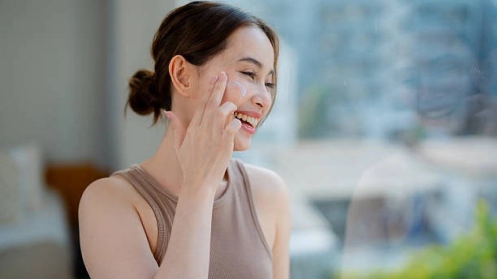 5 Sunscreen Lokal untuk Hempas Flek Hitam, Lengkap dengan Review dan Harganya