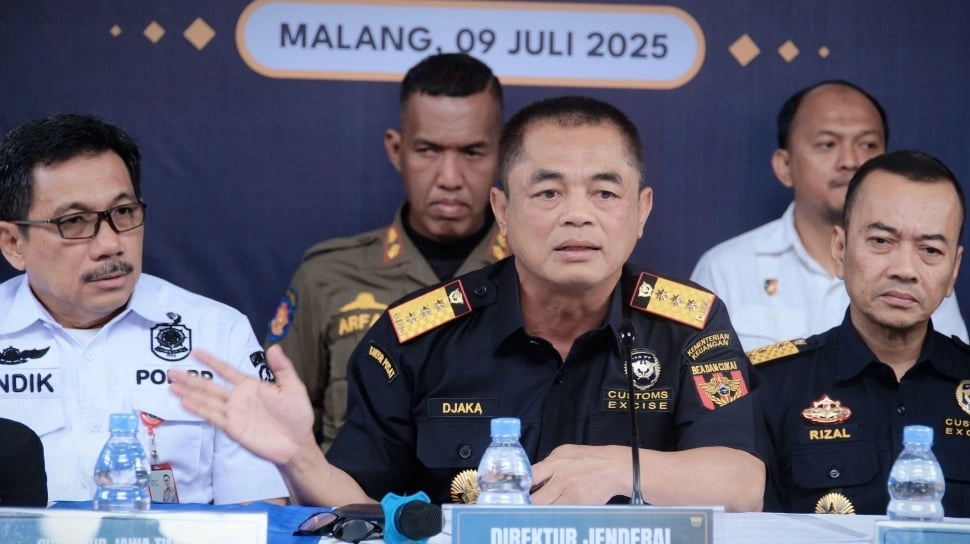 KPK Didesak Segera Periksa Dirjen Bea Cukai Djaka Terkait Kasus Suap Blueray Cargo