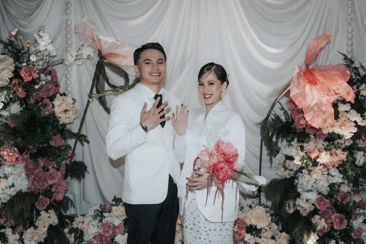 Gaya Elegan Adhisty Zara dan Tsaqib di Hari Pernikahan, Pakai Baju Pengantin Bernuansa Putih