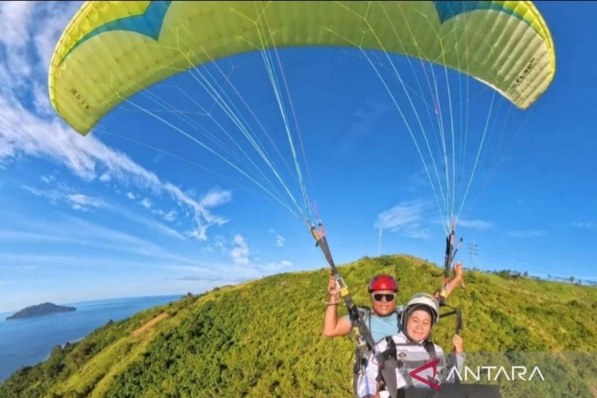 Paralayang di Puncak Dunu Jadi Daya Tarik Baru Gorontalo Utara