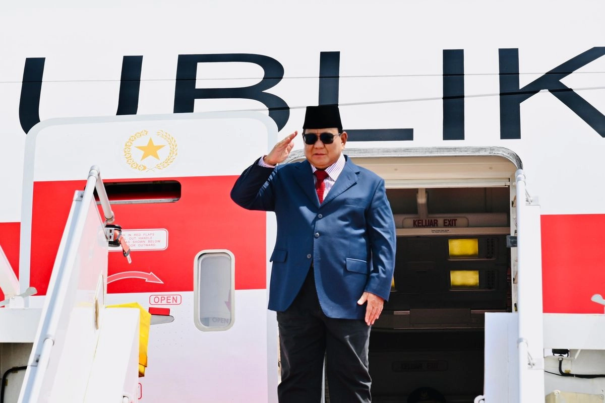Seskab Teddy Ungkap Jumlah Rombongan Prabowo ke Luar Negeri Sudah Berkurang Separuh, Dulu 120 Orang