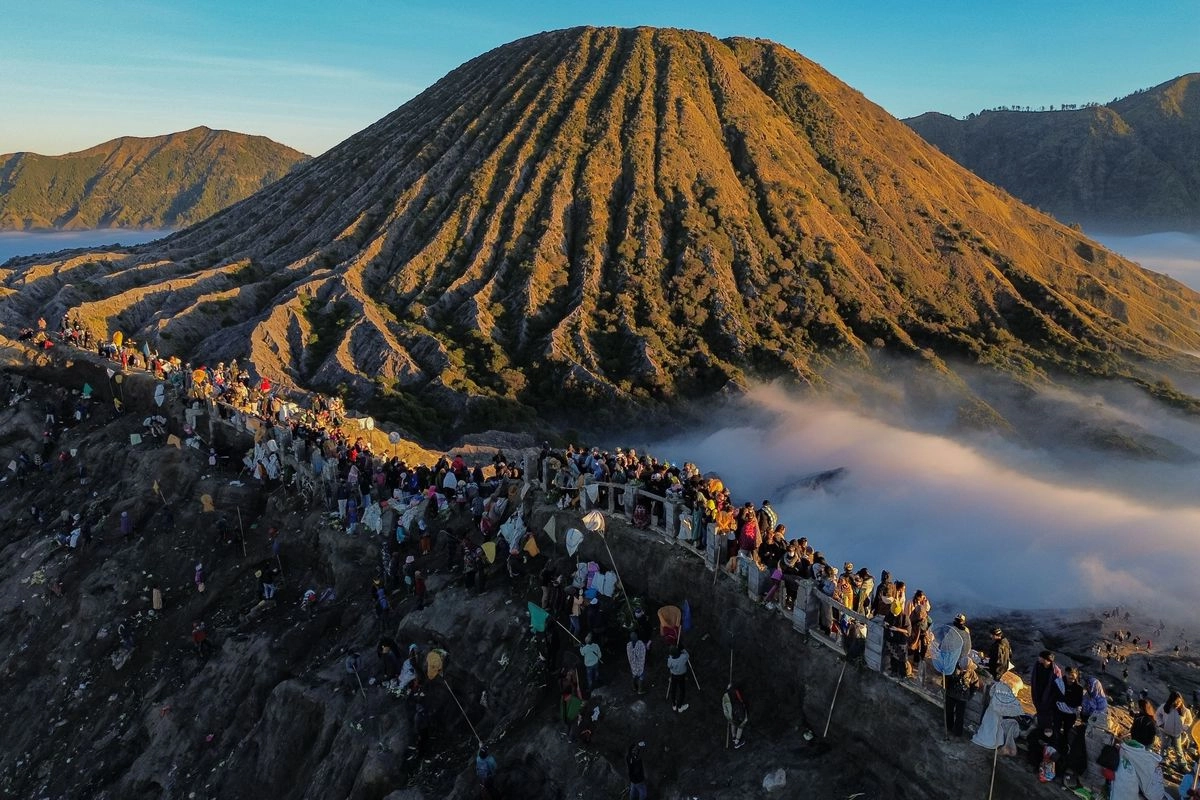Upacara Yadnya Kasada 2026 di Bromo, Ini Sejarah dan Makna Tradisi Suci Suku Tengger