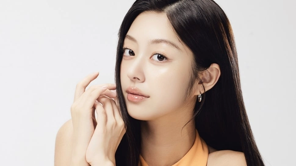 Cuma Pakai Skincare, Ini Cara Mudah Punya Glass Skin Tanpa Perlu Antre di Klinik