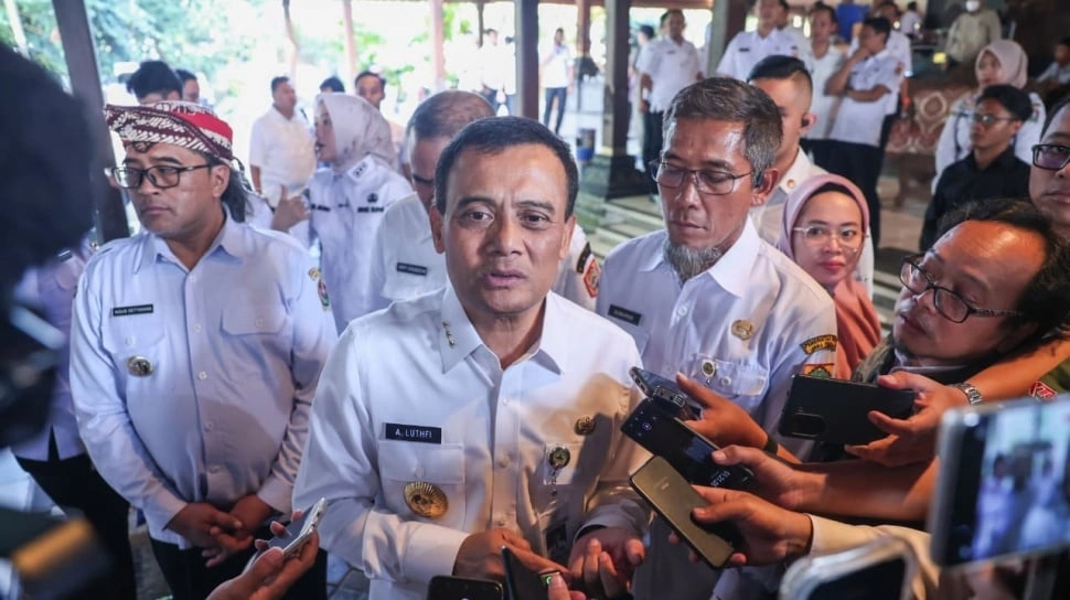 Gubernur Ahmad Luthfi Ingin Pemerataan Pendidikan di Lereng Gunung Sumbing dan Merbabu