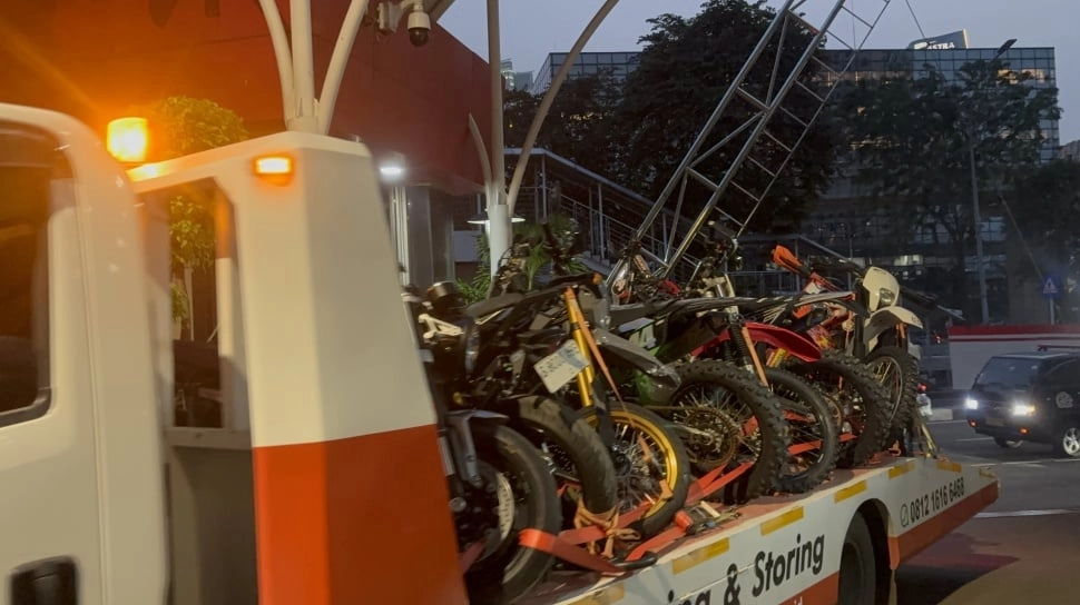 KPK Sita 7 Mobil hingga Emas dalam OTT Imigrasi Jakbar