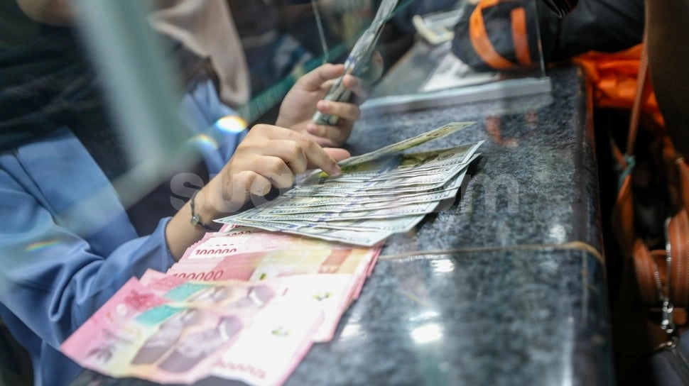 Rupiah Selangkah Lagi Masuk Jurang Rp18.000, Investor Asing Ramai-Ramai Hengkang dari RI