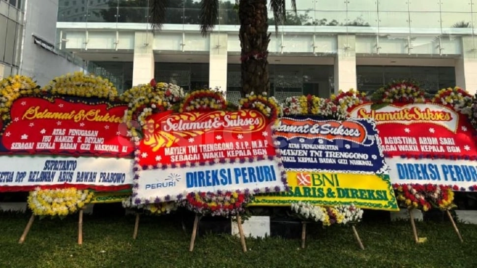 Usai Dadan Dicopot, Belasan Karangan Bunga Berdatangan ke Kantor BGN