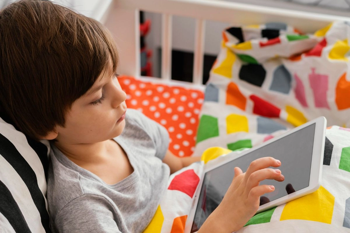 Cara Membimbing Anak Menyaring Konten Digital dengan Metode T-H-I-N-K