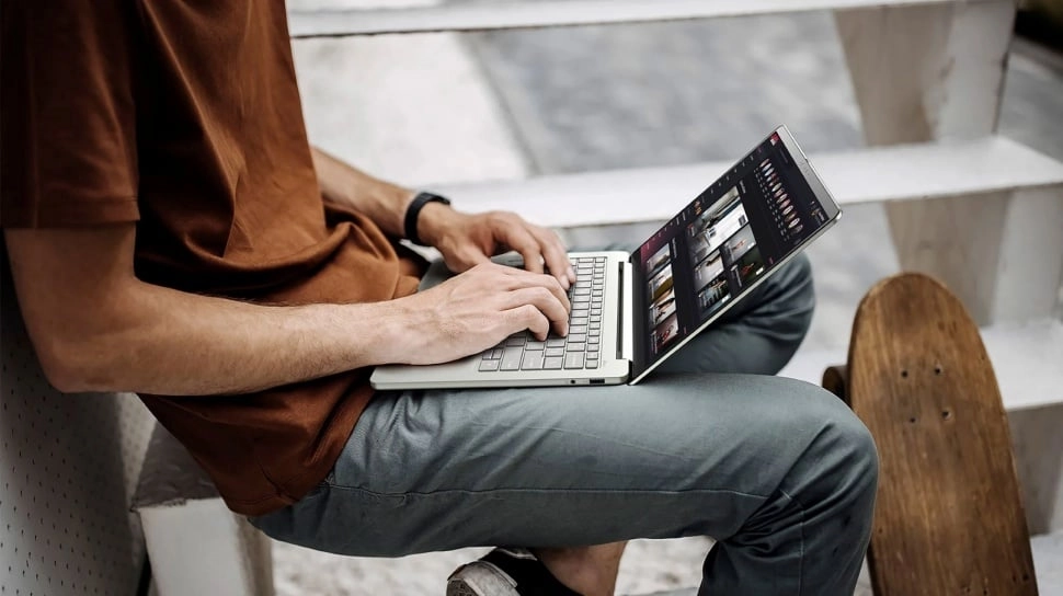 Acer Swift Air 14 Meluncur, Laptop AI Tipis dengan Intel® Core™ Series 3 dan Baterai Tahan 19 Jam