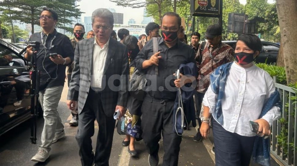 Saiful Mujani 'Dikawal' Tokoh Nasional ke Polda Metro Jaya, Todung Mulya Lubis: Ini Kasus Absurd!
