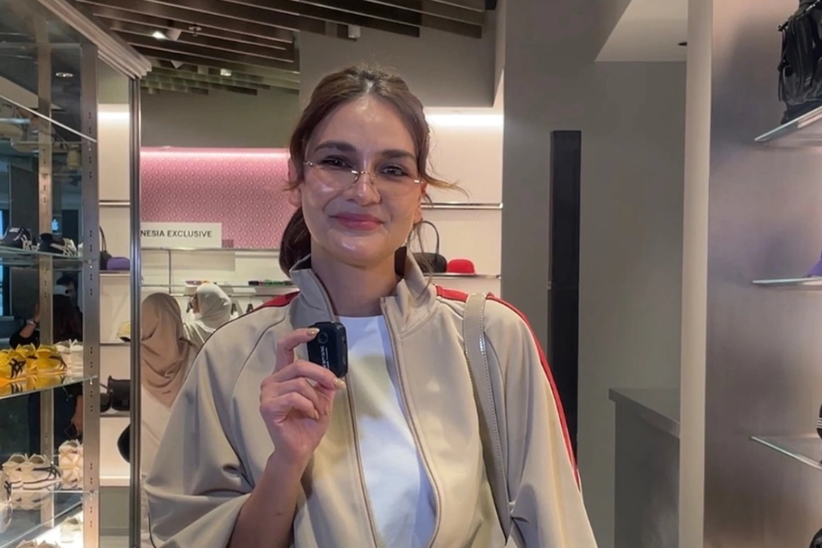 5 Tips Pilih Sepatu Harian dari Amanda Rawles dan Luna Maya