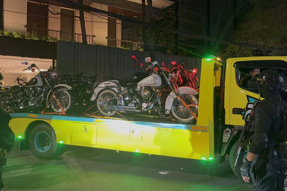 KPK Angkut Moge, Mobil Mewah, hingga Sepeda dari Rumah Silmy Karim