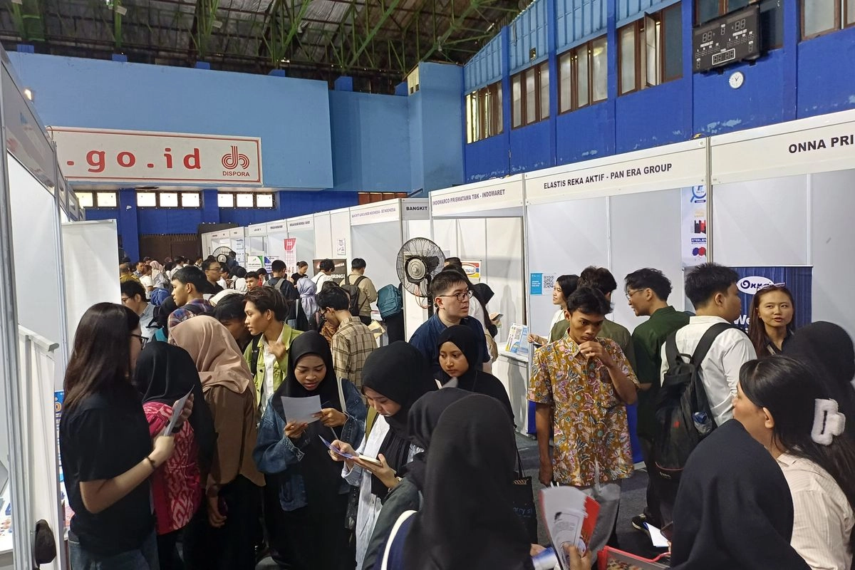 Pendidikan Tinggi, Pekerjaan Rendah? Dilema Pemuda Indonesia