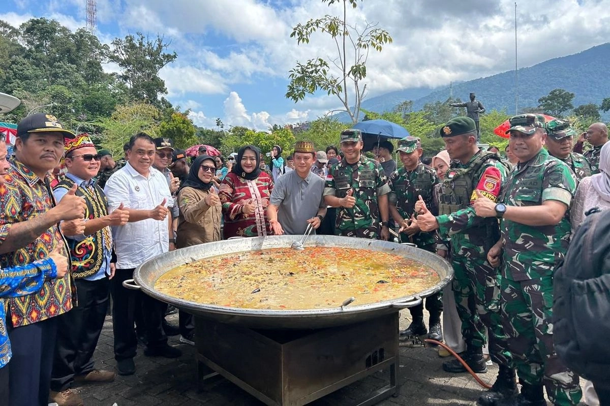 PLBN Aruk Jadi Pusat Masak Besar Kuali Merah Putih bersama Bobon Santoso