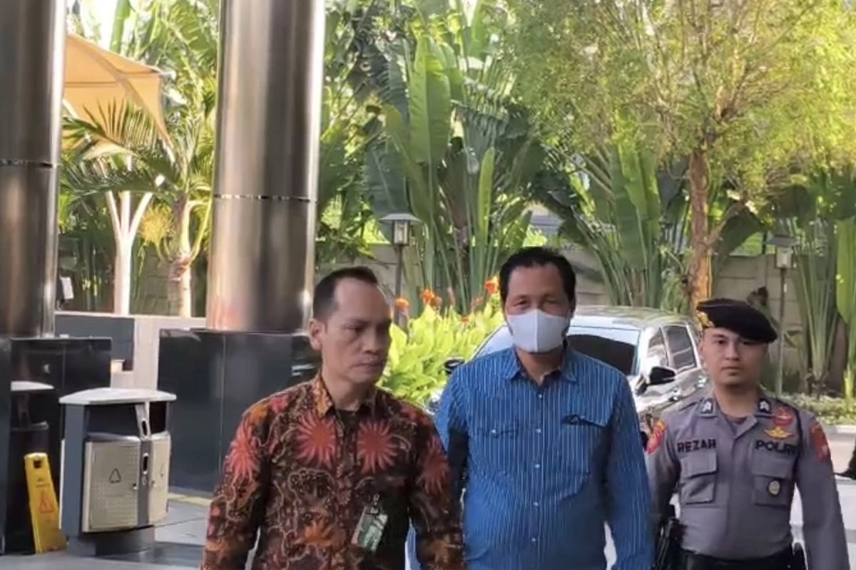 Terjaring OTT, Bupati Muara Enim Edison Tiba di KPK