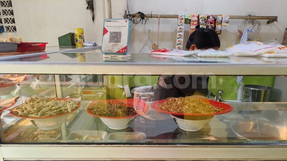 Lauk Ayam dan Usus Mulai Naik di Warteg, Kelas Menengah Mulai Kurangi Porsi