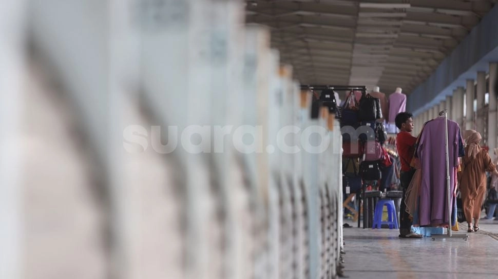 Ekonom Sentil Negara Sibuk Biayai Program Besar, Daya Beli Rakyat Dibiarkan Ambruk