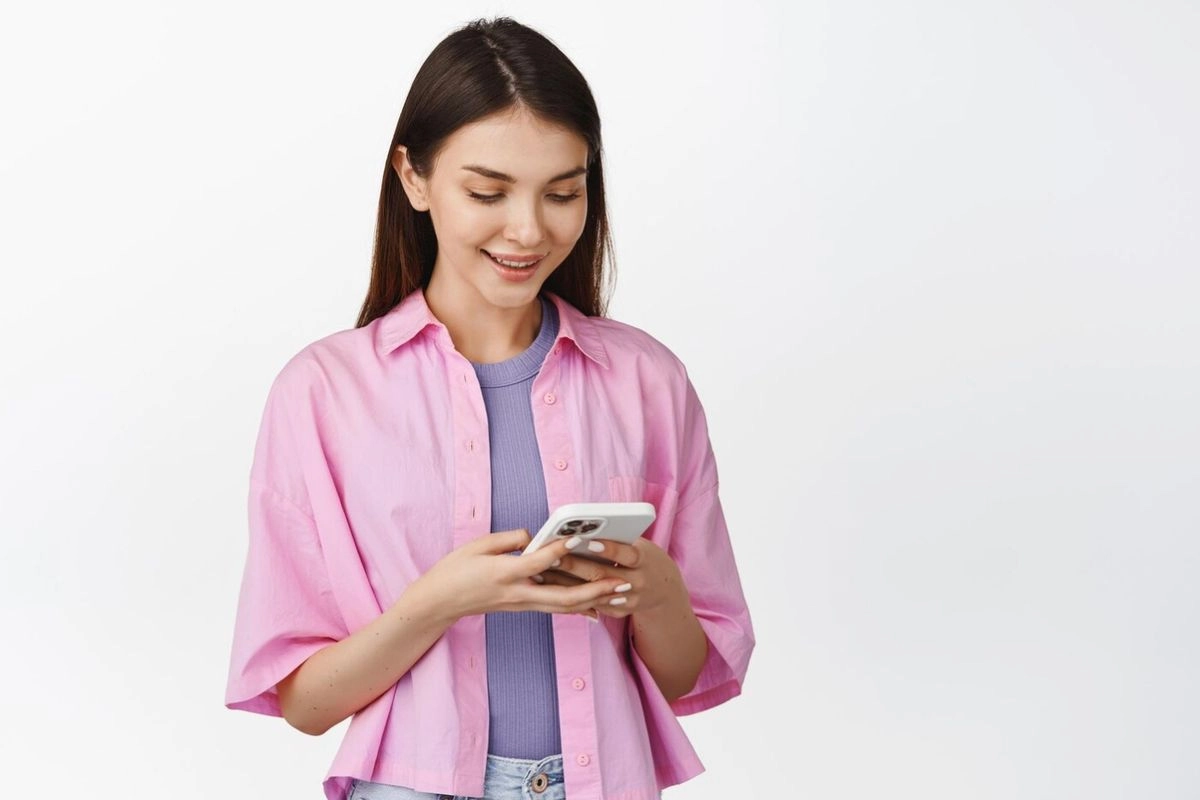 9 Ciri Perempuan yang Terlihat Tenang, Mandiri, dan Percaya Diri