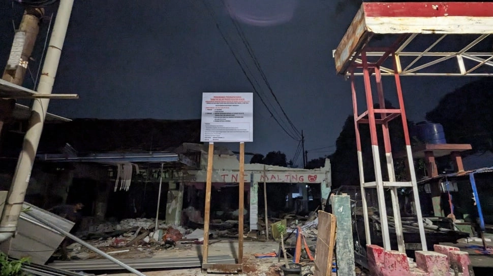 'Bapak dan Anak Saya Juga Prajurit!' Isak Warga Diusir Paksa dari Asrama Eks Yon Zikon Lenteng Agung