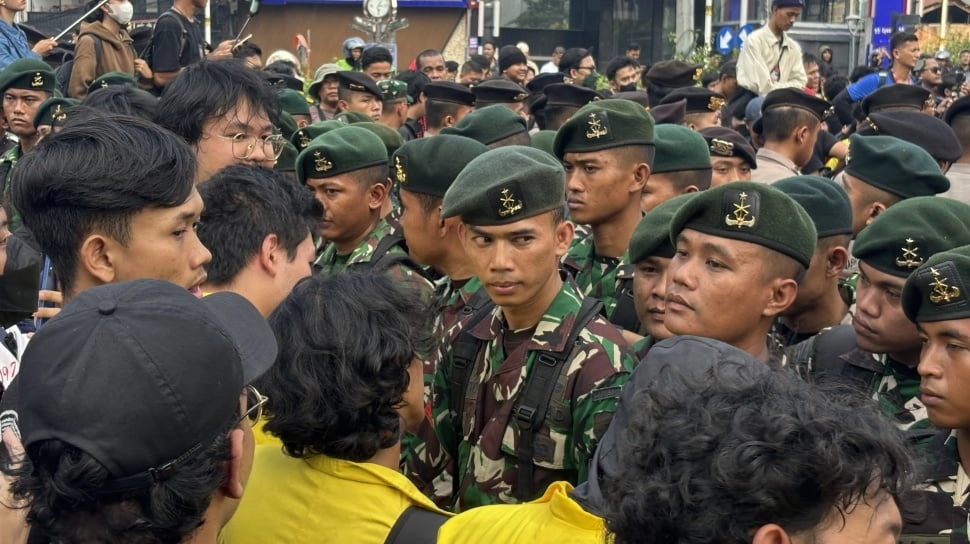 Mahasiswa UI ke Aparat: Kami Bukan KKB, Tolong Jangan Represif!